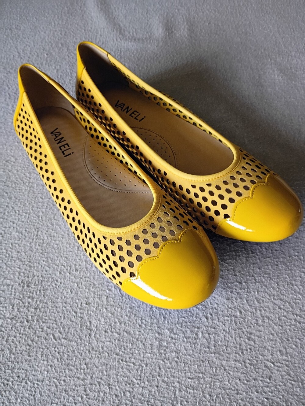 Vaneli Marigold Leather Captoe Perforated Ballet Flats NWT Size 7.5